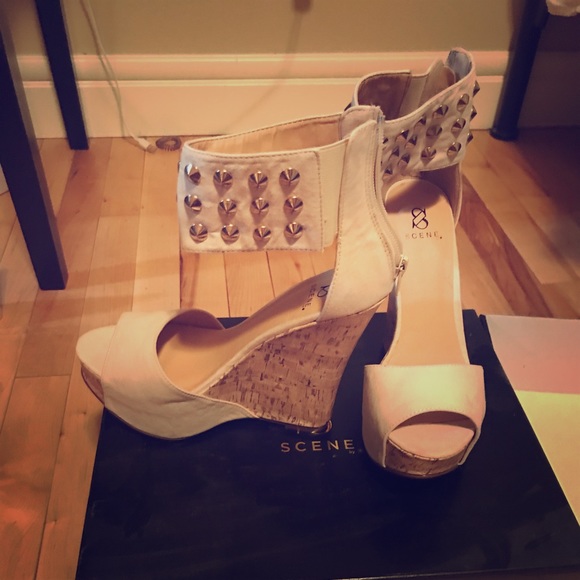 Brand new never worn size 6 wedges . - Picture 1 of 2